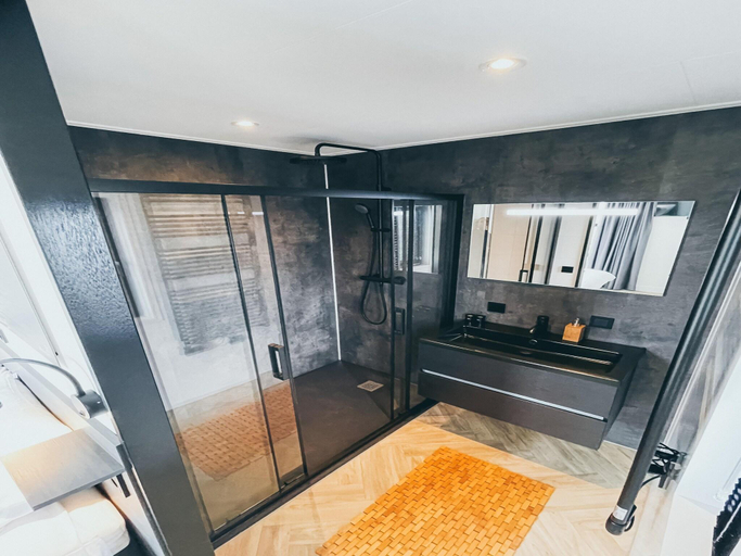 Bathroom 3, Luxury Waterfront Escape, Wijdemeren