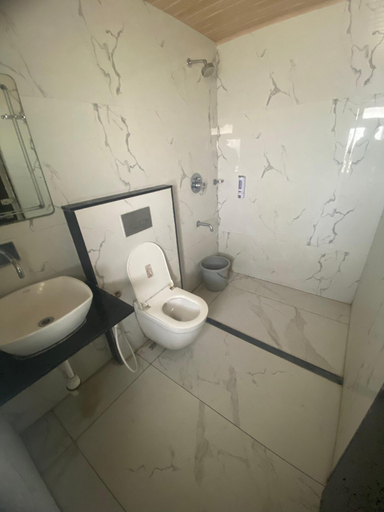 Bathroom 4, Shri Sai Palace inn, Chikmagalur