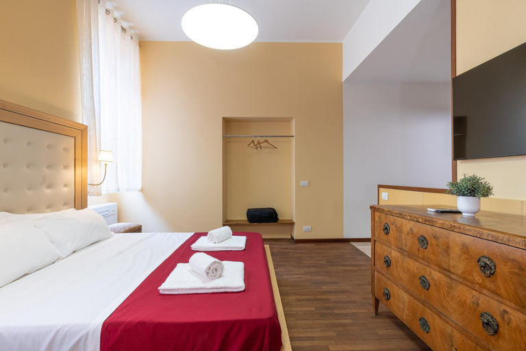 Others 5, Residenza Girardi, Verona