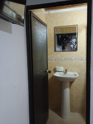 Bathroom 3, Hotel Bethesda 316 a 822 a 1980, Aguachica