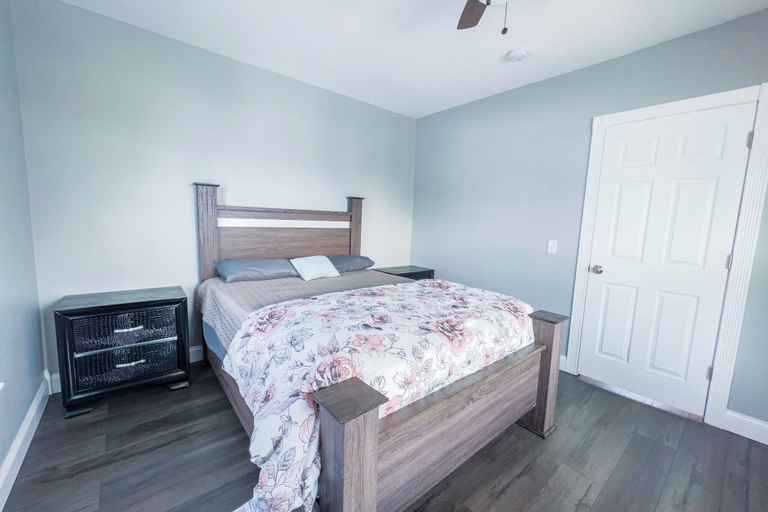Room 4, Family-Friendly 3Br-Free Parking & Wifi, Niagara