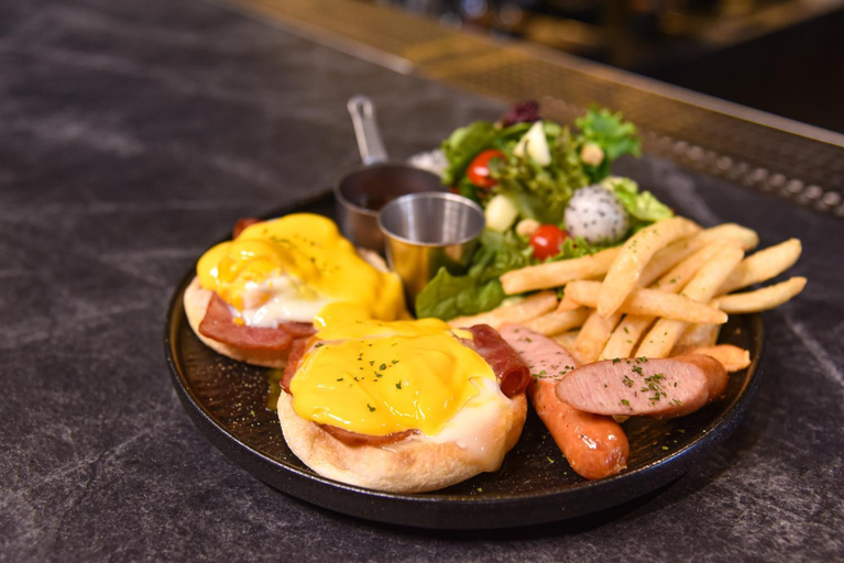 Food & Drinks