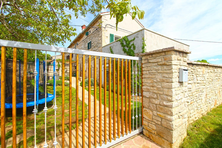 Others 5, Apartment 2323, Žminj