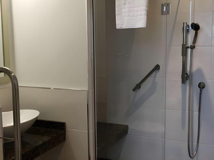 Bathroom 4, Humber Royal Hotel, Lincolnshire