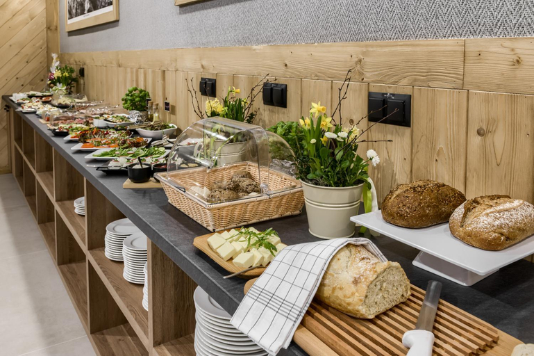 Food & Drinks 5, Royal Hill Residence, Tatra