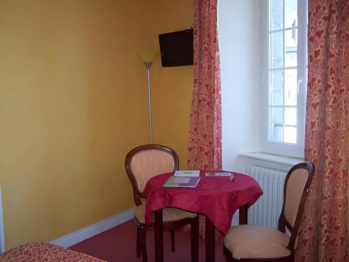 Bedroom 3, Logis Hotel du Commerce, Côtes-d'Armor