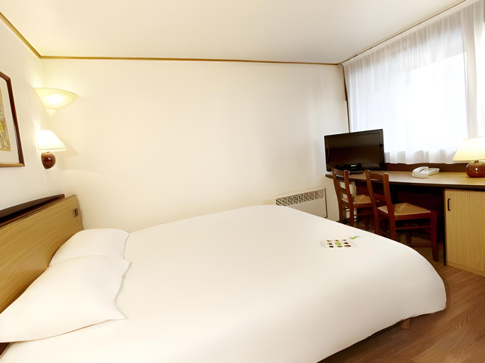 Bedroom 2, Hotel inn Design Laval ex Campanile, Mayenne