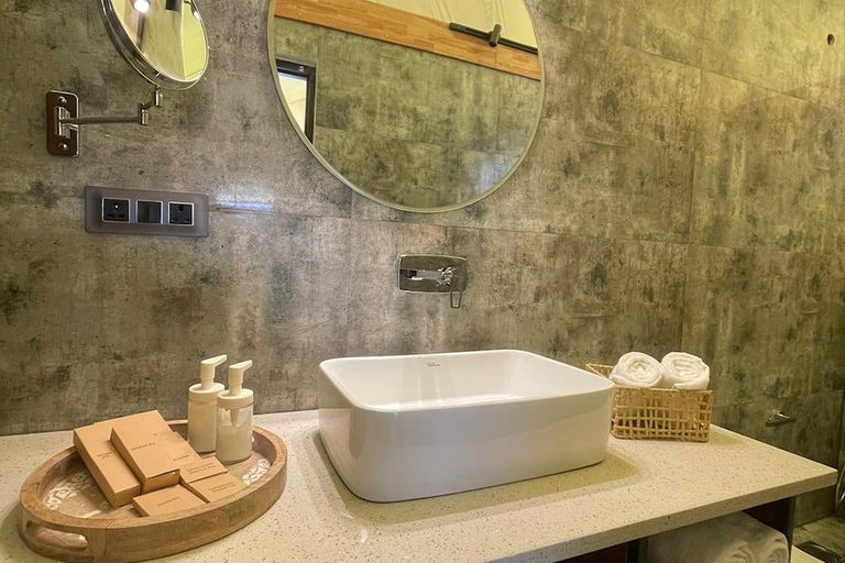 Bathroom 3, Kavaali stays, Amritsar