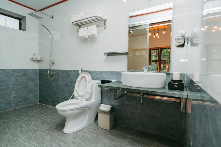 Bathroom 4, Lavender Homestay, Hoa Lư