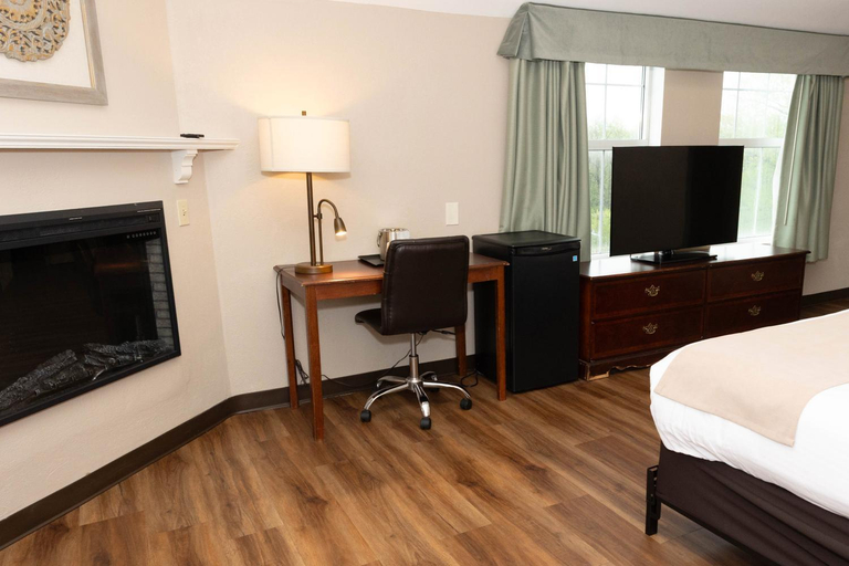Bedroom 3, D. Hotel & Suites, Hampden