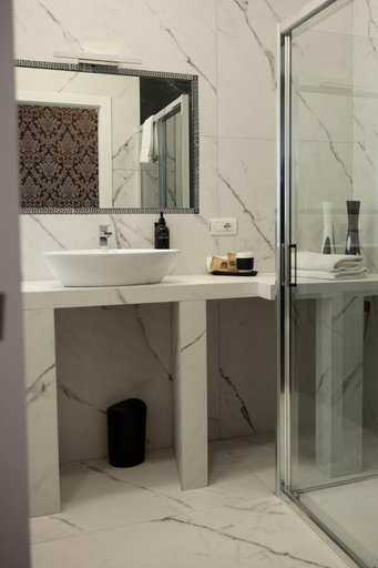 Bathroom 4, Villa Marchese Lake Maggiore, Varese