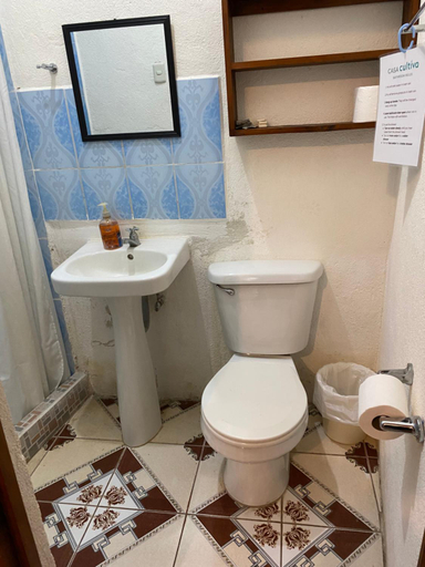Bathroom 3, Hotel Posada Gutierrez, Panajachel