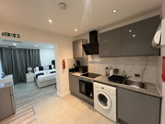 Private kitchen 5, Cozy Harrow Studio With Extra Bed, London
