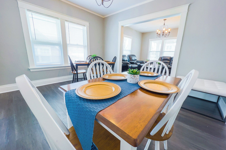Dining room 2, Large 6Br, 2Ba Close To Niagara Falls, Niagara