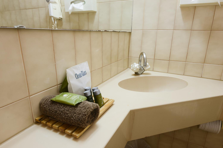 Bathroom 4, Hospitality Port Hedland, Port Hedland