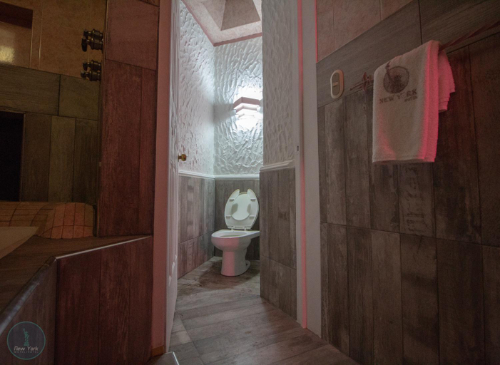 Bathroom, New York Hotel/Motel, Río Blanco