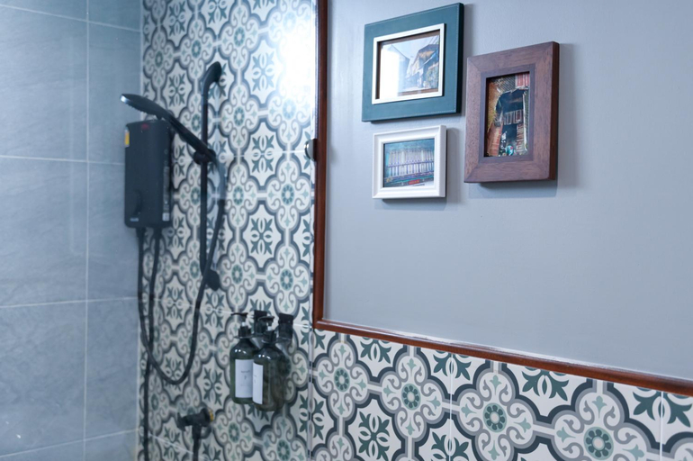 Bathroom 4, ChomTique Hotel, Muang Chanthaburi