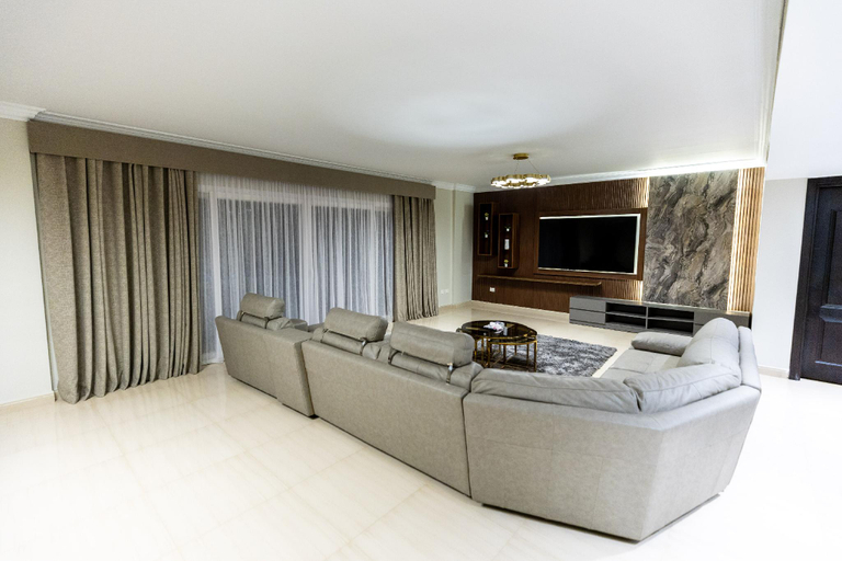Others 4, Luxurious Family 5BR Pool View Near Airport!, An-Nuzhah