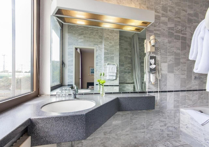 Bathroom 5, Hotel Mirage Düsseldorf-Neuss, Rhein-Kreis Neuss