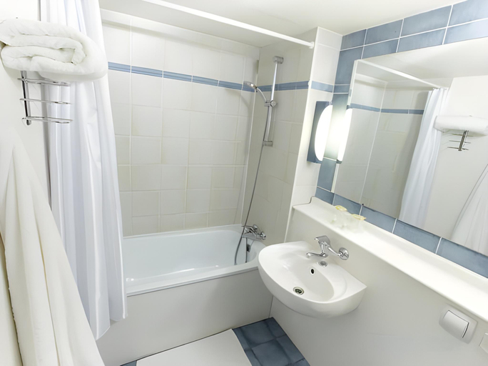 Bathroom 5, Hôtel Inn Design Laval, Mayenne