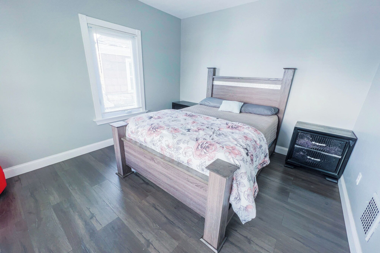 Room 5, Family-Friendly 3Br-Free Parking & Wifi, Niagara