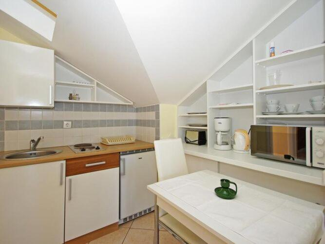 Others 3, Apartments Villa Rose - Standard Studio with Sea View  and shared Terrace A2 bijeli, Selca