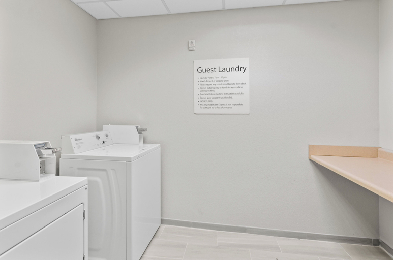 Bathroom 4, Holiday Inn Express & Suites MOUNT AIRY by IHG, Surry