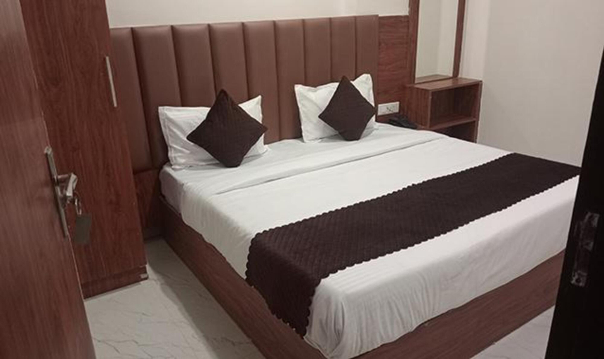 Bedroom 3, FabHotel Shaurya Inn I - 400m from Golden temple, Amritsar
