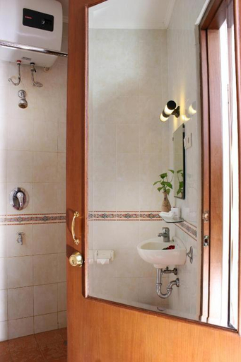 Bathroom 4, MMUGM Hotel, Sleman