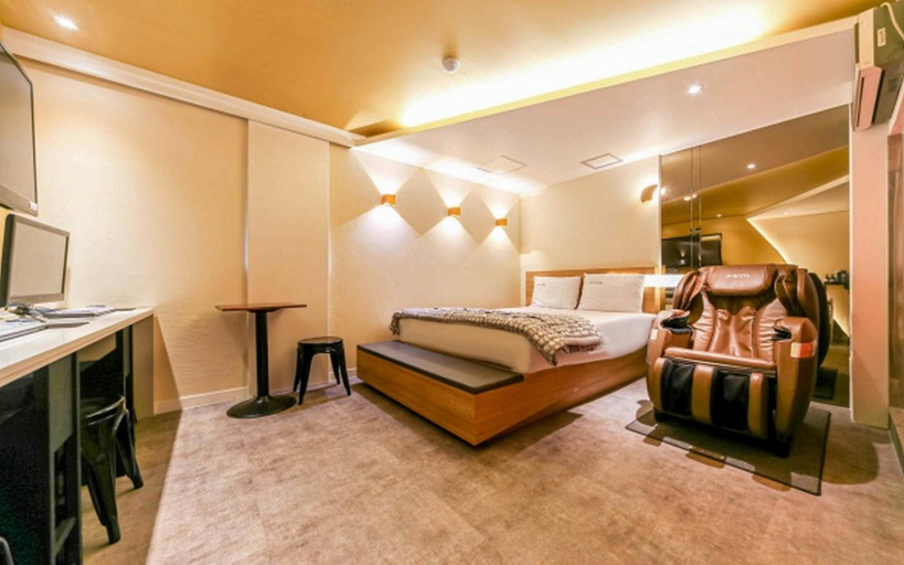Bedroom 2, Daegu Dongseong-ro Heaven Story, Buk