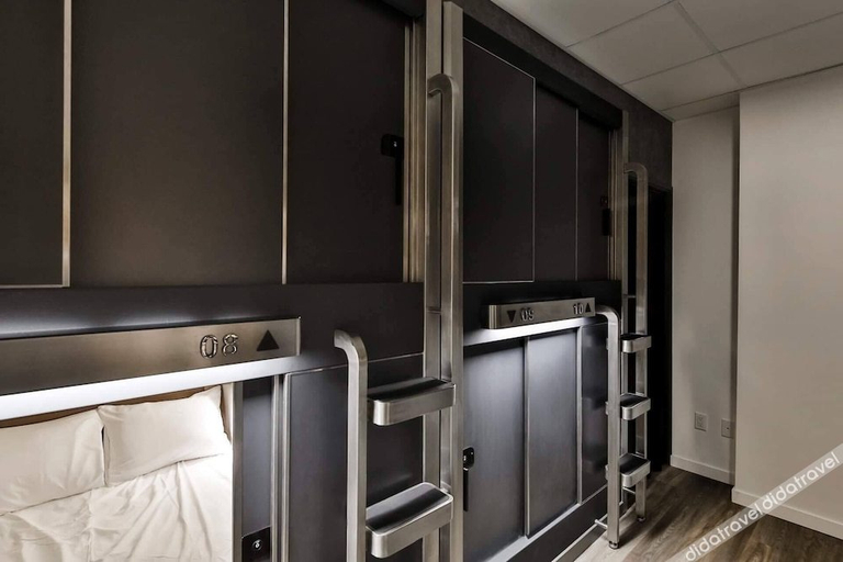 Others 2, Hygie Pod Hotel, Montréal