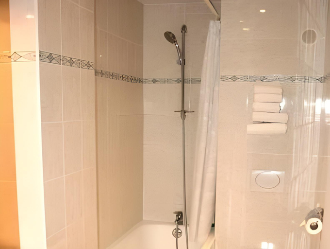 Bathroom 1, Hotel Beaulieu Lyon Charbonniv®res, Rhône