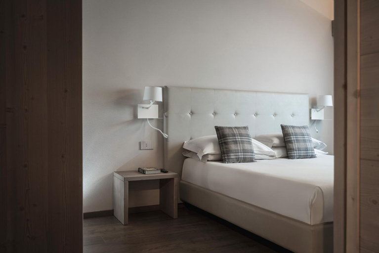 Bedroom 3, Miramonti Park Hotel, Sondrio