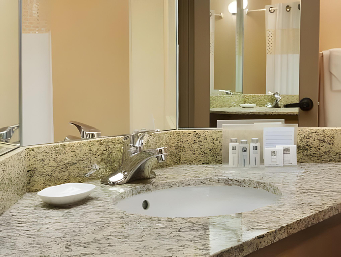 Bathroom, Quality Inn Florissant-St Louis, Saint Louis