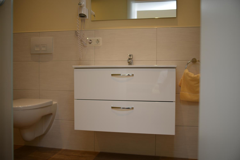 Bathroom 3, Hotel Zur Stadt Cassel, Schwalm-Eder-Kreis