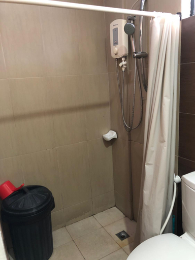 Bathroom 5, Date and Dine Resort, Taytay