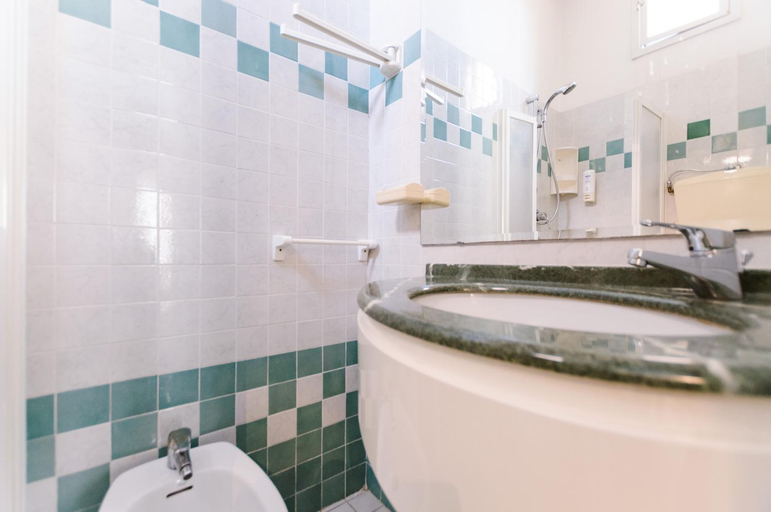 Bathroom 4, Hotel Fra i Pini, Rimini