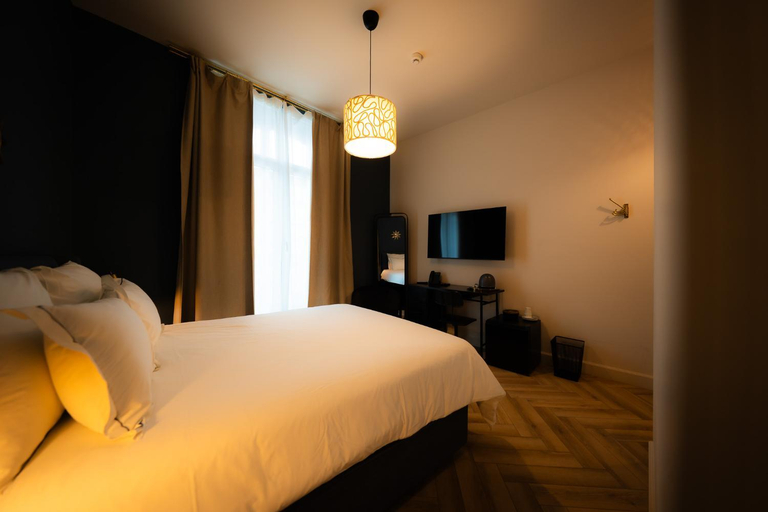 Bedroom 2, Hotel Grand Place, Hainaut