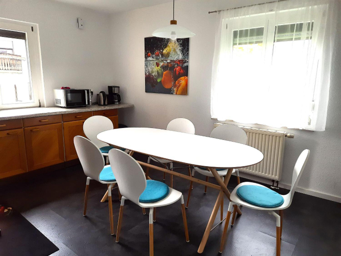Others 5, Holiday Home in Lichtenau with Garden Bliss, Mittelsachsen
