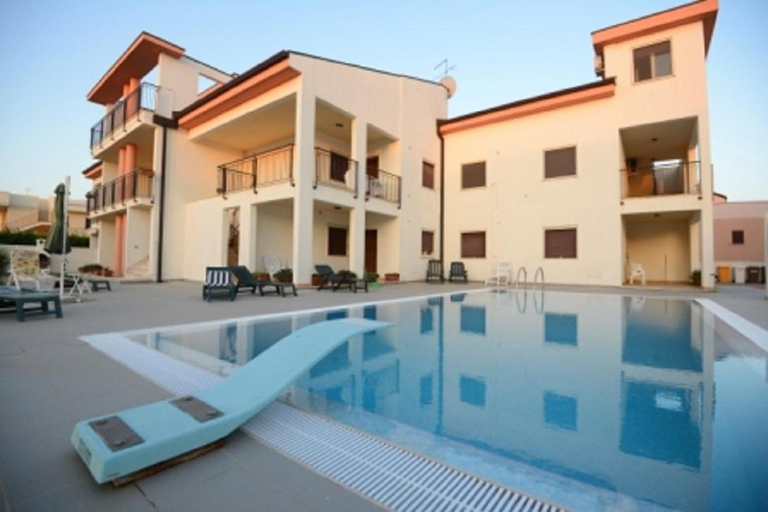 Swimming pool 4, Lina apartments, Taranto