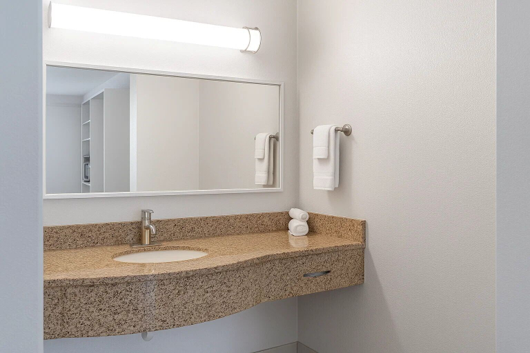 Bathroom 5, Oneway Savannah, Chatham