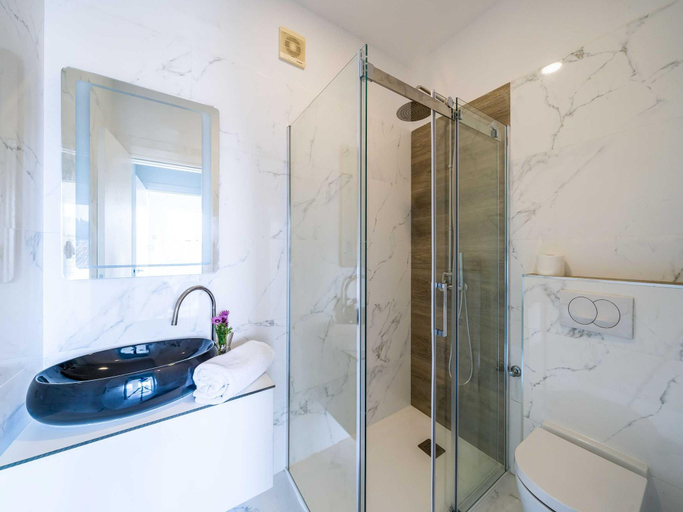 Bathroom 2, Dubrovnik Apartments, Dubrovnik