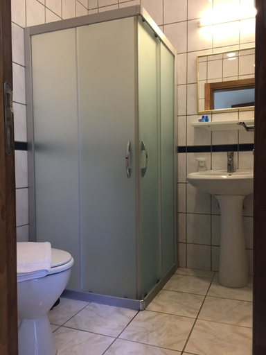 Bathroom 5, Ali's Hotel Beach, Bodrum