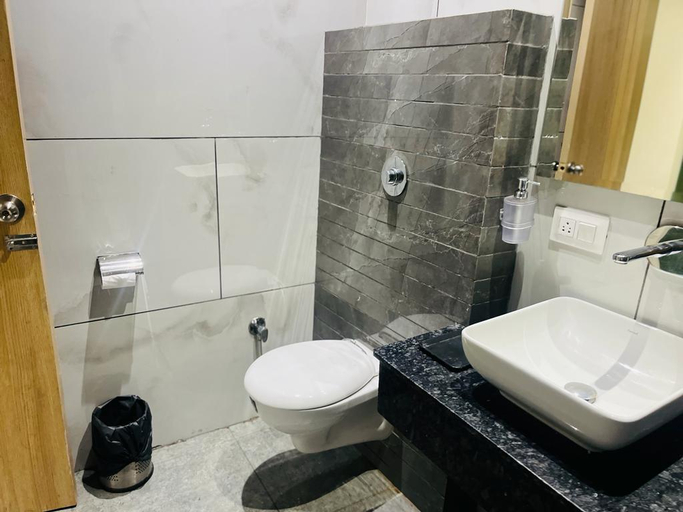 Bathroom 4, Hotel Global Inn, Amritsar