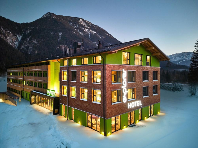 Exterior & Views