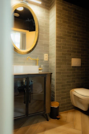 Bathroom 3, Hotel Grand Place, Hainaut
