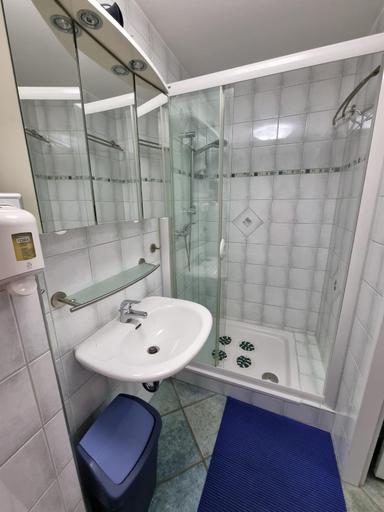 Bathroom 4, Hotel Sananda-Farm, Wien
