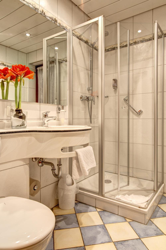 Bathroom 3, Zum Wiesengrund, Aschaffenburg