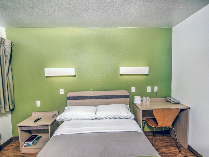 Room 5, Motel 6 – Colorado Springs, CO – South/Metro Area, El Paso