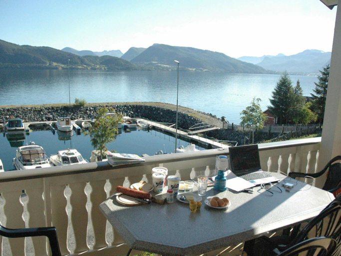 Food & Drinks 4, person holiday home in Lauvstad-By Traum, Volda